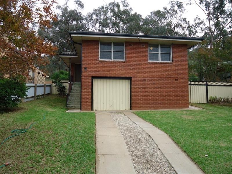 78 Warrawong St, Kooringal NSW 2650