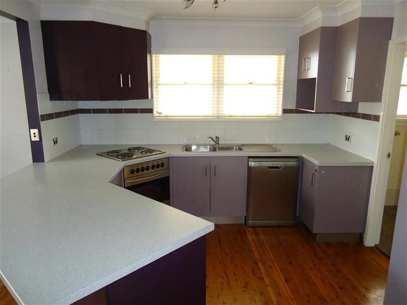78 Warrawong St, Kooringal NSW 2650