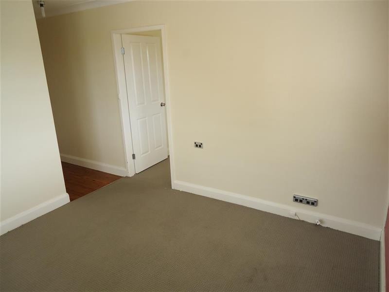 78 Warrawong St, Kooringal NSW 2650