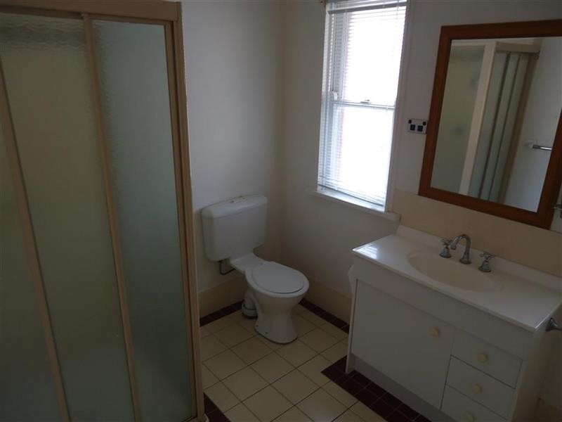 78 Warrawong St, Kooringal NSW 2650