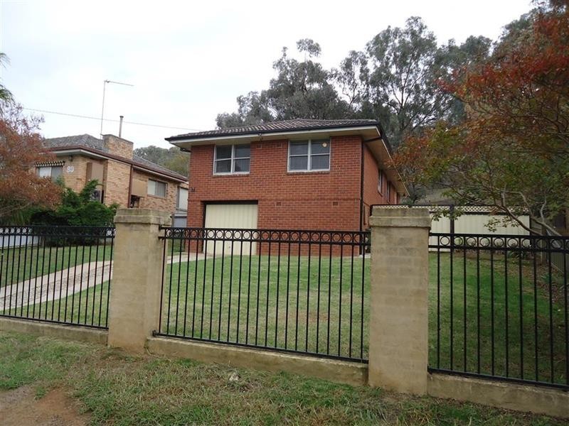 78 Warrawong St, Kooringal NSW 2650