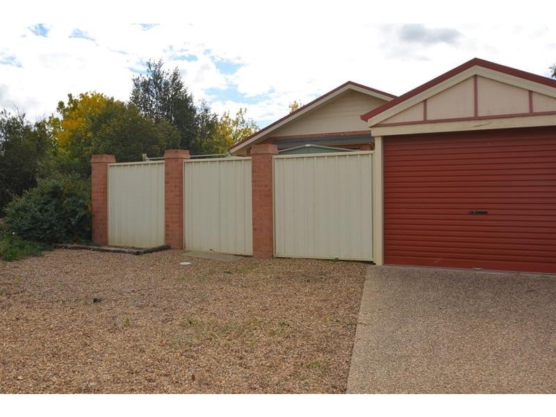 5 Clipper Way, Estella NSW 2650
