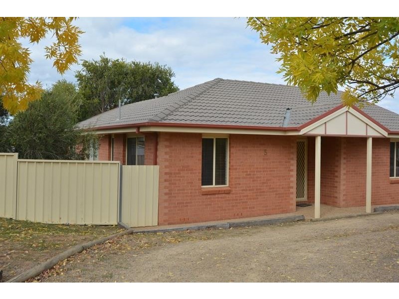 5 Clipper Way, Estella NSW 2650