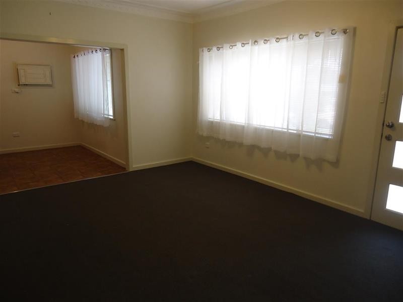 73 Tichborne Cres, Kooringal NSW 2650