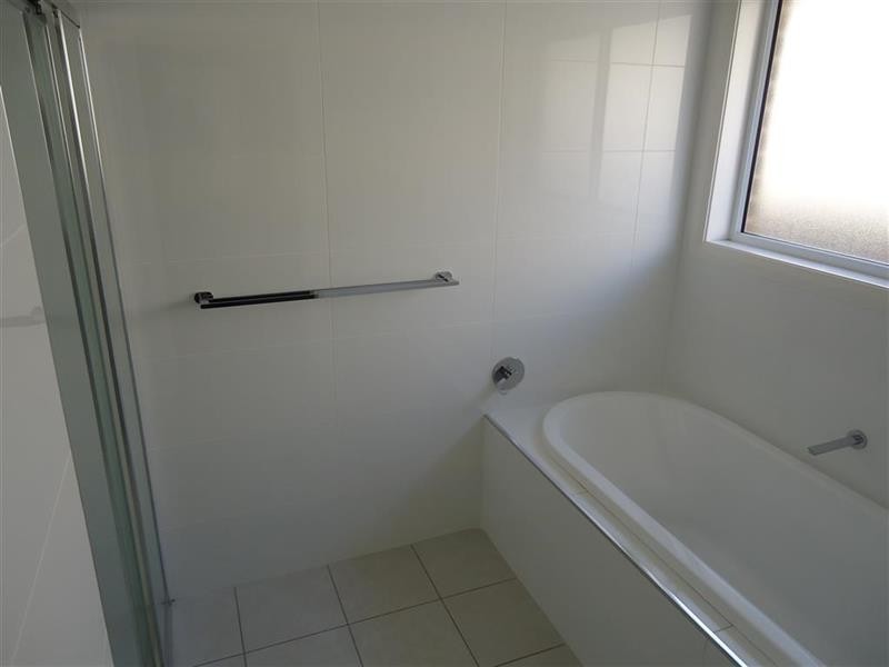 63 Kaloona Dr, Bourkelands NSW 2650