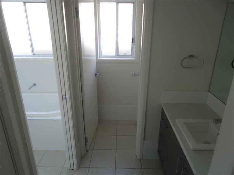 63 Kaloona Dr, Bourkelands NSW 2650