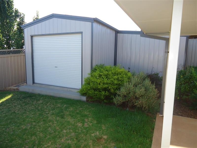 63 Kaloona Dr, Bourkelands NSW 2650