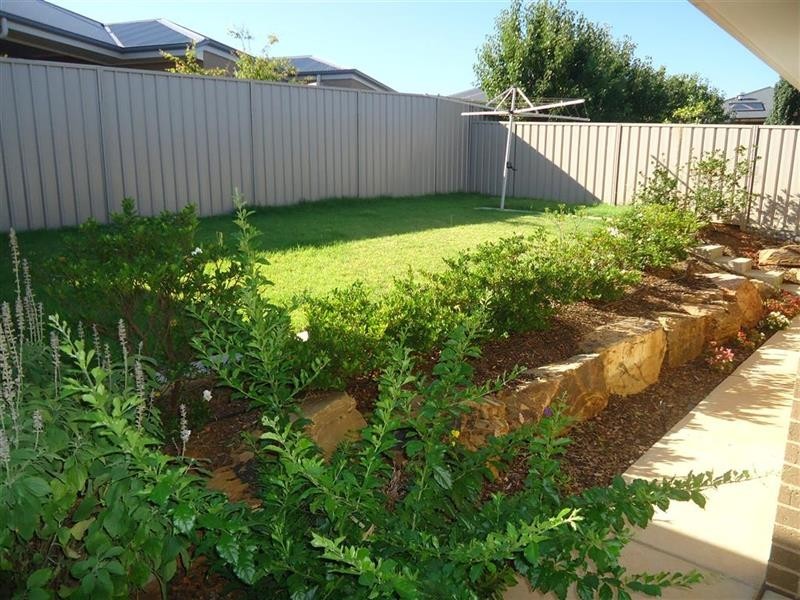 63 Kaloona Dr, Bourkelands NSW 2650