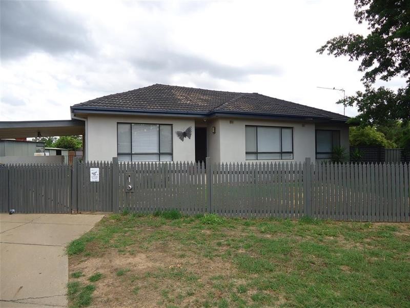32 Anne St, Tolland NSW 2650