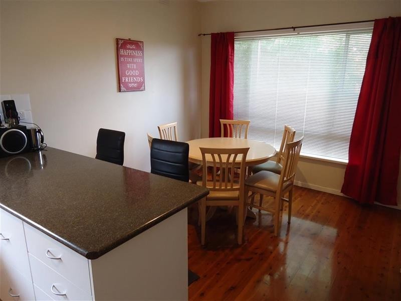 32 Anne St, Tolland NSW 2650
