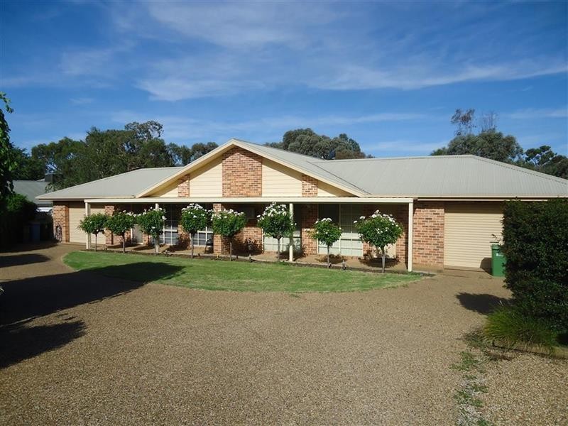 1/8 Canola  Pl, Estella NSW 2650