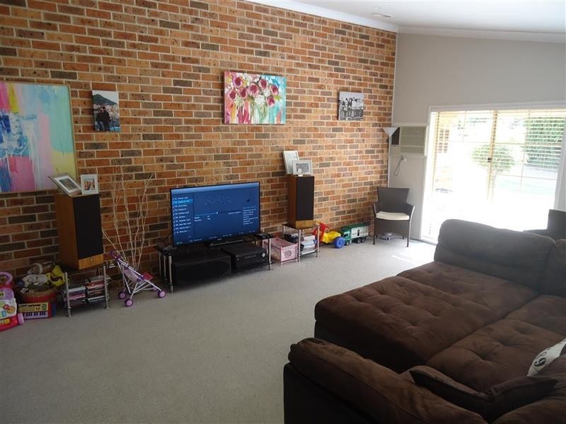 1/8 Canola  Pl, Estella NSW 2650