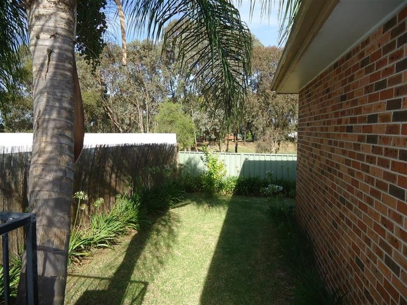 1/8 Canola  Pl, Estella NSW 2650
