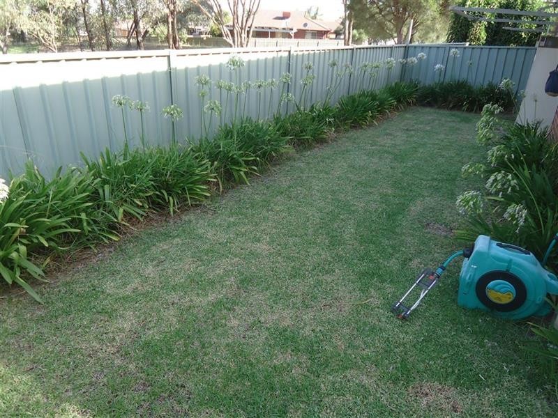 1/8 Canola  Pl, Estella NSW 2650