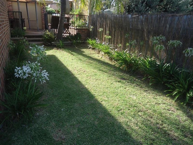 1/8 Canola  Pl, Estella NSW 2650