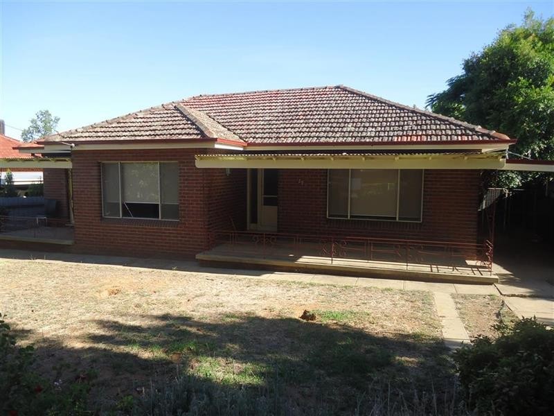 27 Heydon Ave, Turvey Park NSW 2650