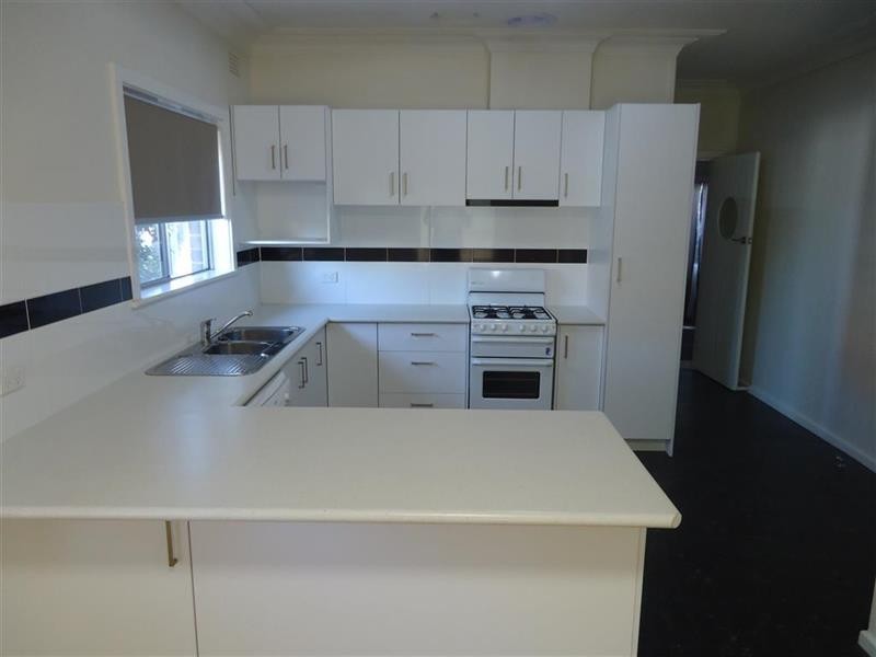 27 Heydon Ave, Turvey Park NSW 2650
