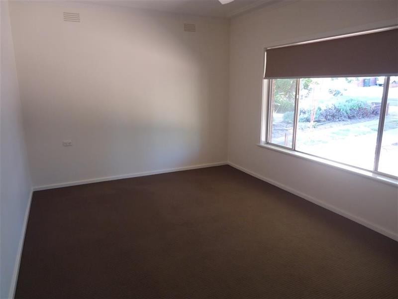 27 Heydon Ave, Turvey Park NSW 2650