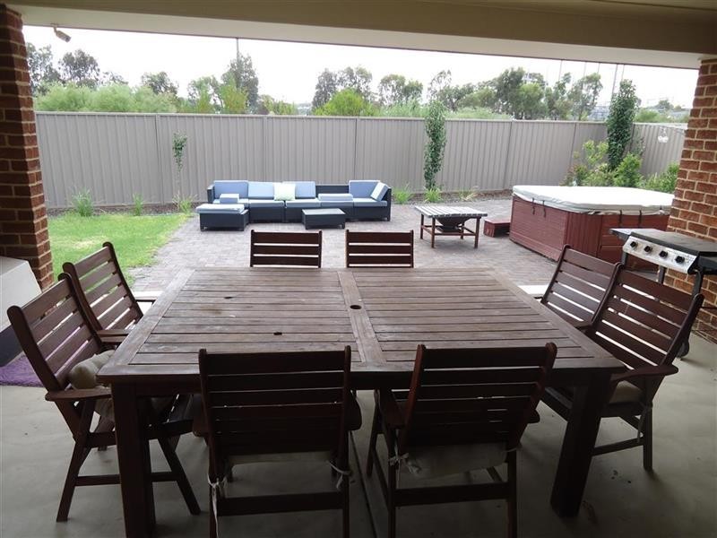 9 Chipp Pl, Lloyd NSW 2650