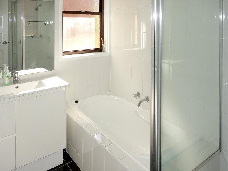 21 Banks Ave, Kooringal NSW 2650