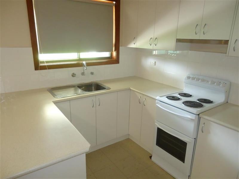 50 Elizabeth Ave, Forest Hill NSW 2651