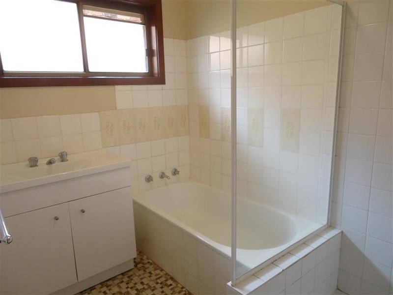 50 Elizabeth Ave, Forest Hill NSW 2651