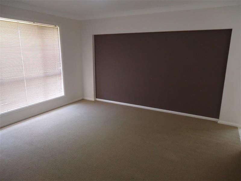 14 Allunga St, Glenfield Park NSW 2650