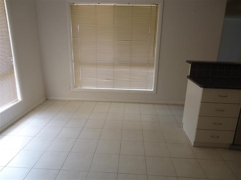 14 Allunga St, Glenfield Park NSW 2650