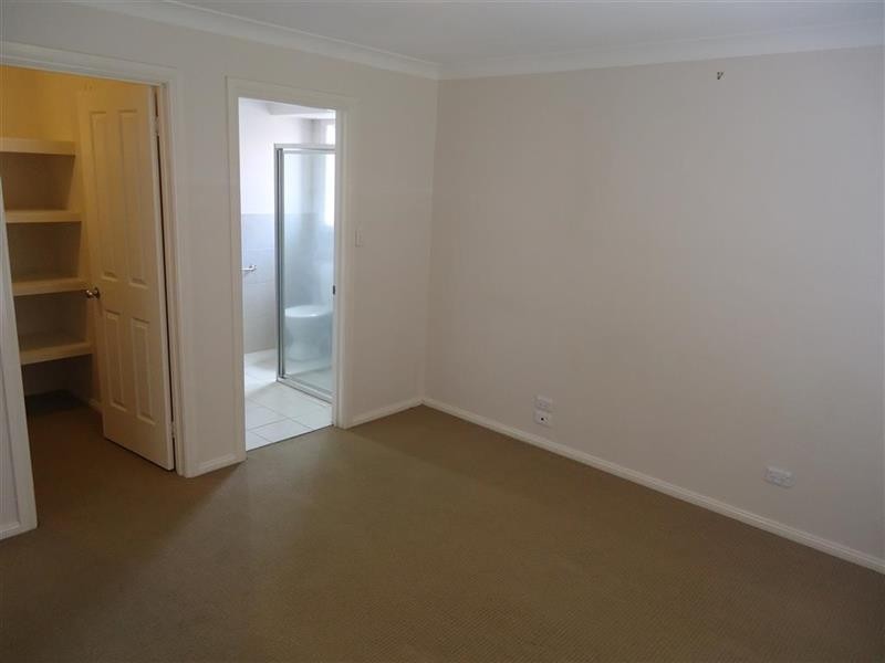 14 Allunga St, Glenfield Park NSW 2650