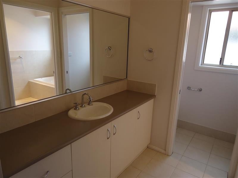 14 Allunga St, Glenfield Park NSW 2650