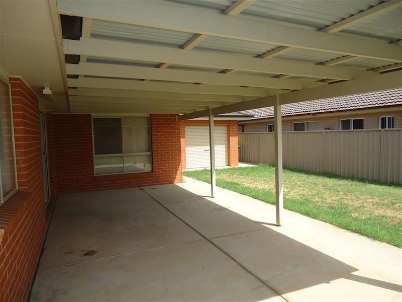 14 Allunga St, Glenfield Park NSW 2650