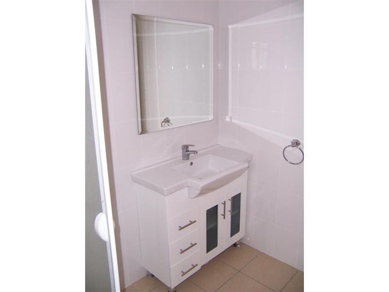 3/52 Raye St, Tolland NSW 2650