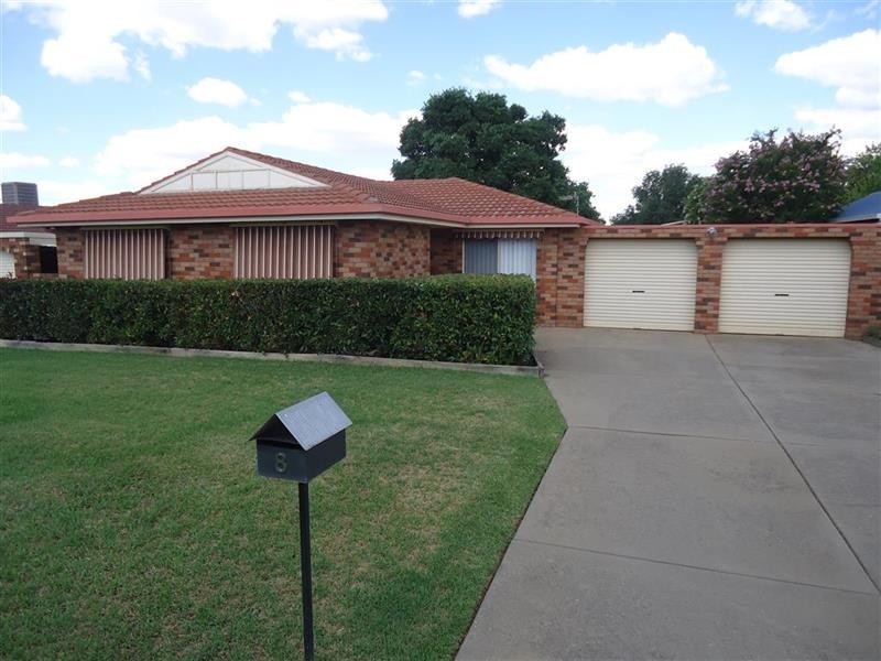 8 Langi Cres, Glenfield Park NSW 2650