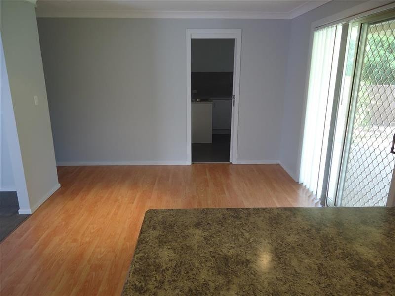 8 Langi Cres, Glenfield Park NSW 2650