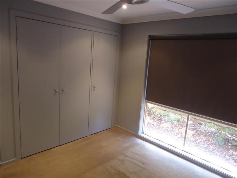 8 Langi Cres, Glenfield Park NSW 2650