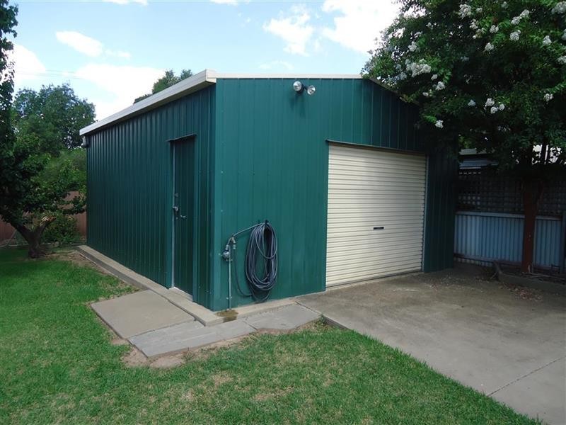 8 Langi Cres, Glenfield Park NSW 2650