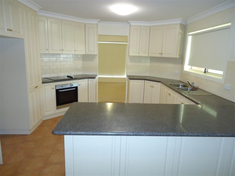 21 Woomera Pl, Glenfield Park NSW 2650