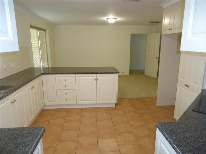 21 Woomera Pl, Glenfield Park NSW 2650