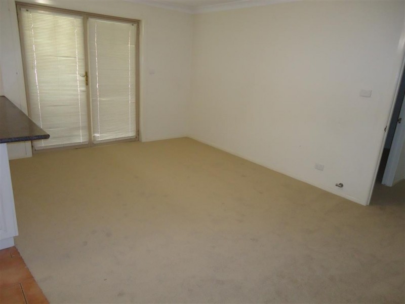 21 Woomera Pl, Glenfield Park NSW 2650