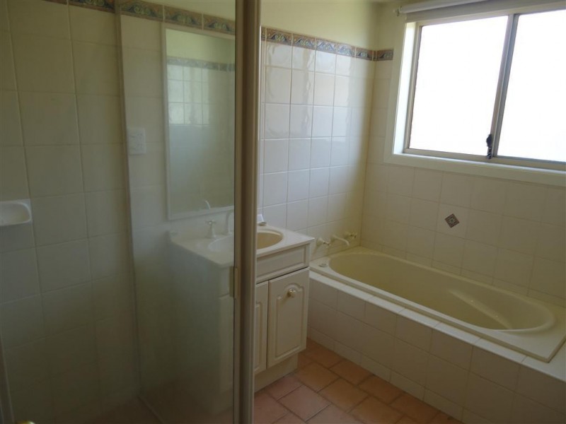 21 Woomera Pl, Glenfield Park NSW 2650