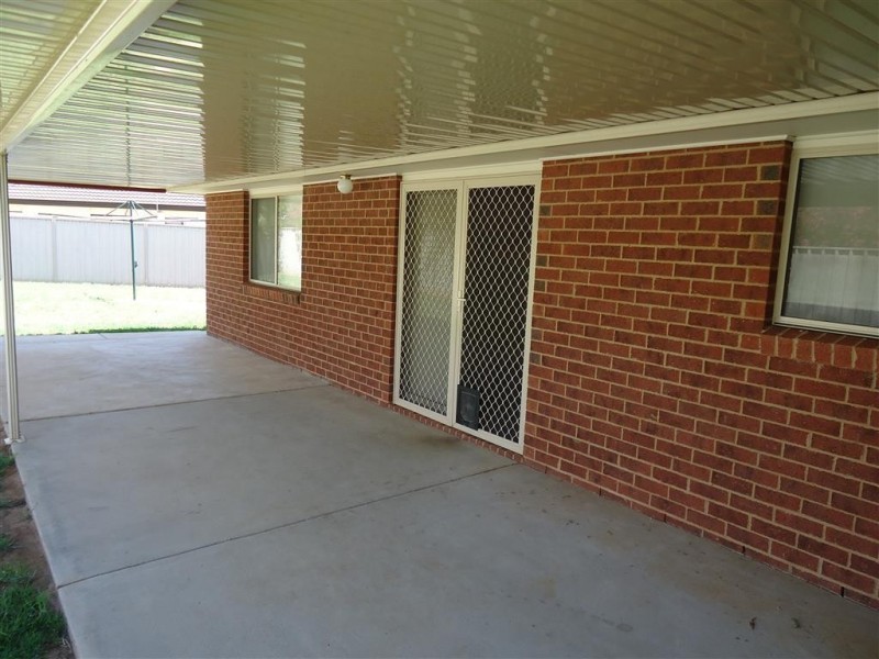 21 Woomera Pl, Glenfield Park NSW 2650