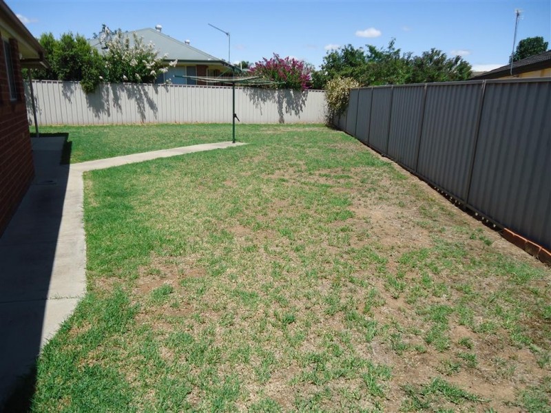 21 Woomera Pl, Glenfield Park NSW 2650