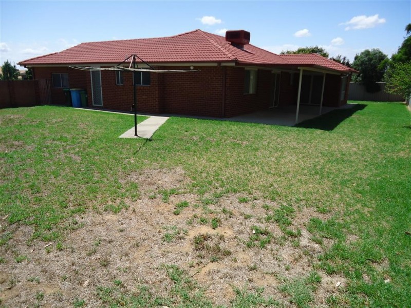 21 Woomera Pl, Glenfield Park NSW 2650