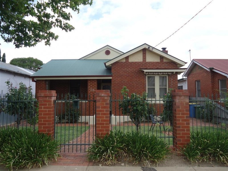 218 Gurwood St, Wagga Wagga NSW 2650