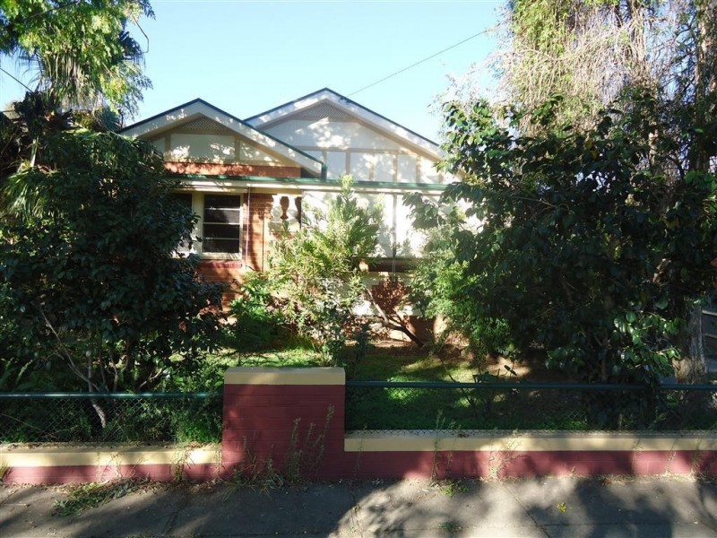 23 Trevor St, Turvey Park NSW 2650