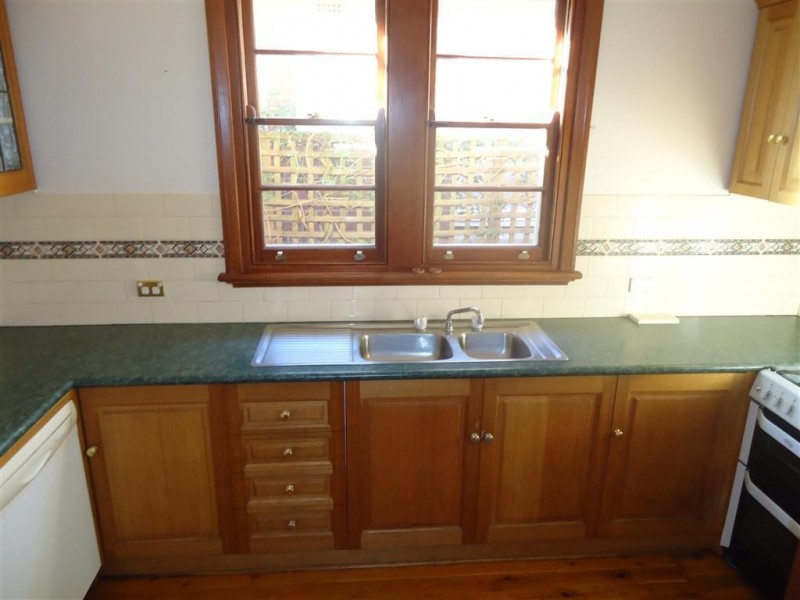 23 Trevor St, Turvey Park NSW 2650