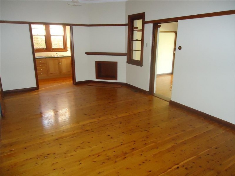 23 Trevor St, Turvey Park NSW 2650