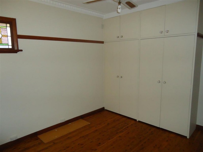 23 Trevor St, Turvey Park NSW 2650