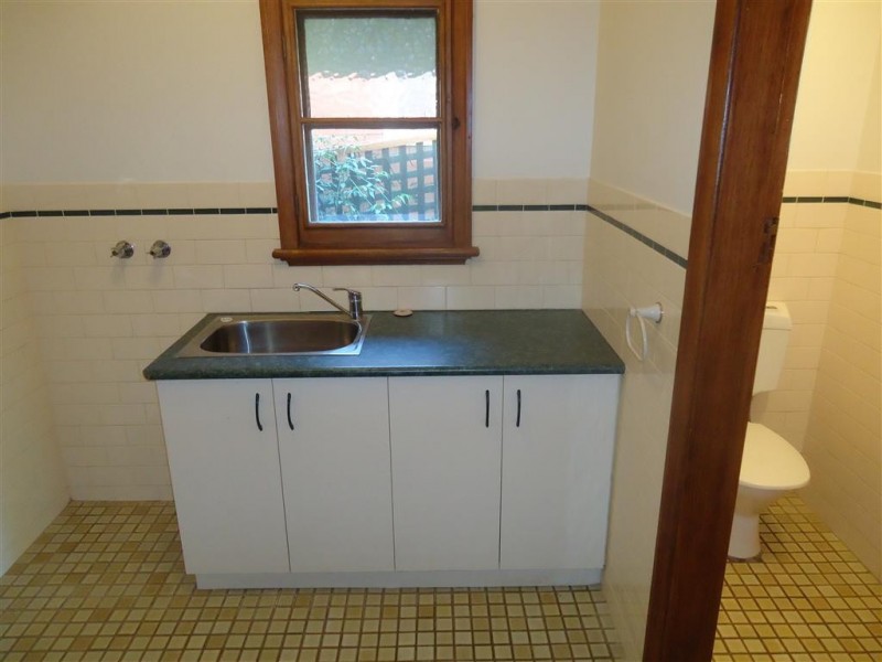 23 Trevor St, Turvey Park NSW 2650