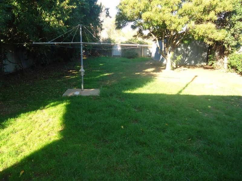 23 Trevor St, Turvey Park NSW 2650